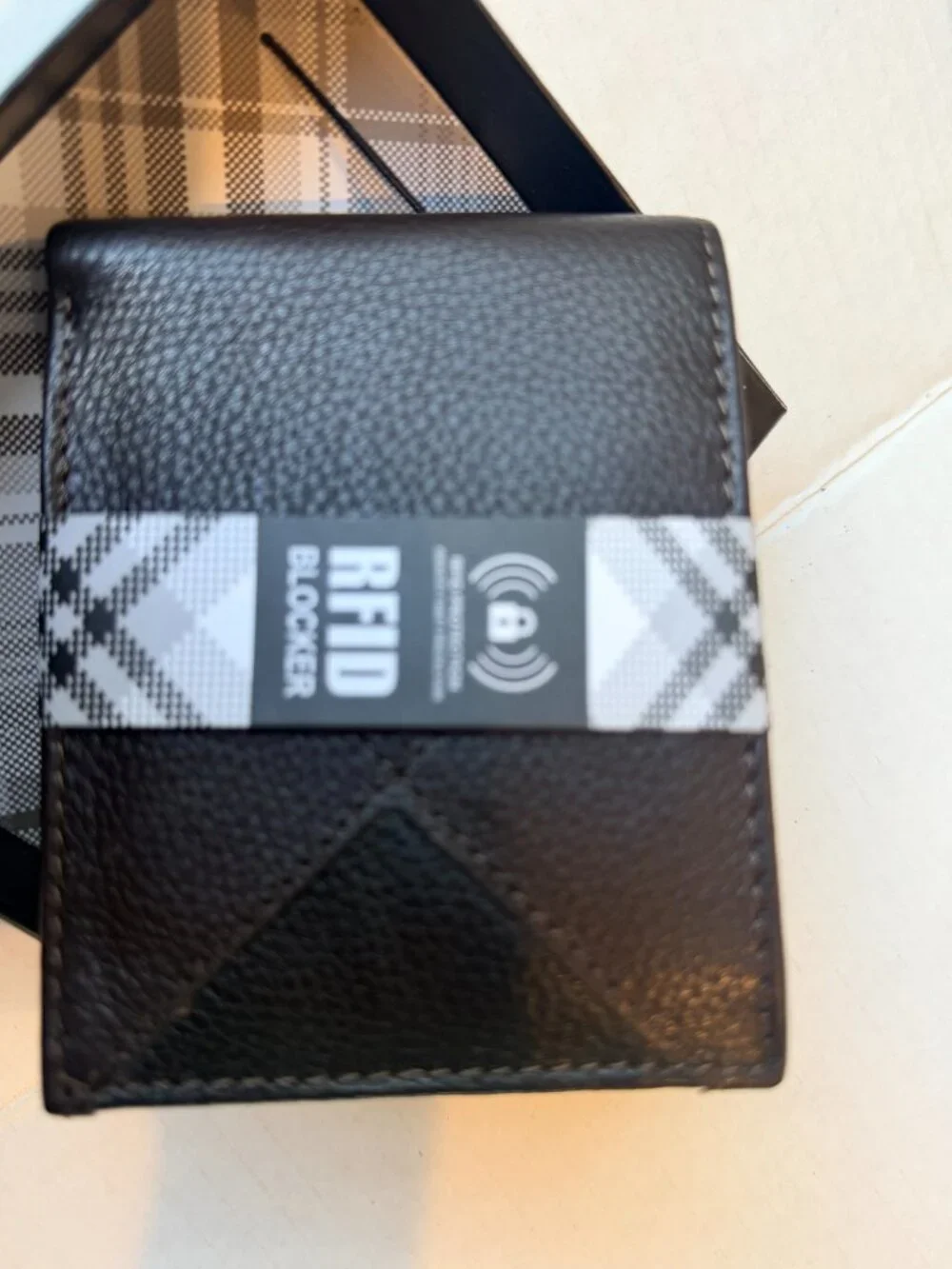 Rivet & Burr Men's Genuine Leather Bifold Wallet – Brand New with RFID Blocking